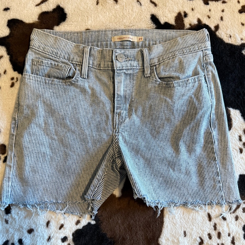Levi’s 710 Super Skinny Striped Cutoff Jean Shorts | Size 27